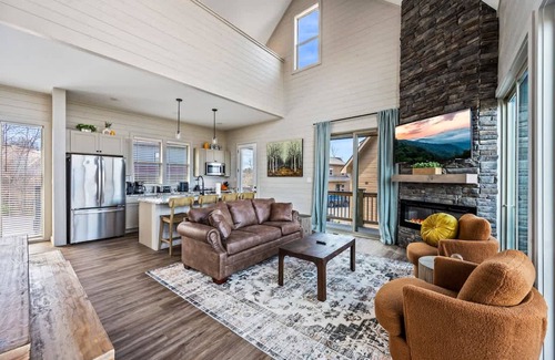 Sevierville Apartment | NEW Lake Cabin Sleeps 14 Indoor Pool Hot Tub