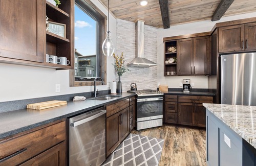 Nisswa Villa | NEW Lake Front Loft - 5 Bedroom Home on Beautiful Gull Lake w/4-Season Fun!