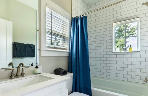 Lakewood House | NEW Lake House | Rooftop | 3 Kings | Sleeps 10