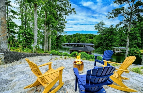 Bumpass House | NEW Lakefront Lake Anna, Pool, Boat Dock, Deck View