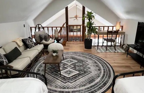 Mancelona Cabin | NEW - Lakefront Loft - 2 min from ORV Trails!