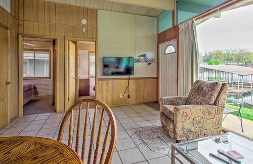 Sunrise Beach Cottage | NEW! Lakefront Resort Cottage w/ Patio + Grill!