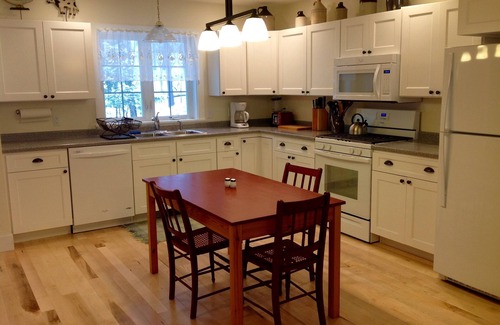 Plymouth Cottage | New Lakeside Cottage near Okemo and Killington