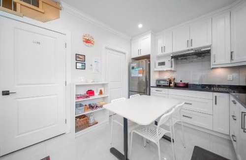 West Side Apartment | New laneway house near Airport, downtown, UBC