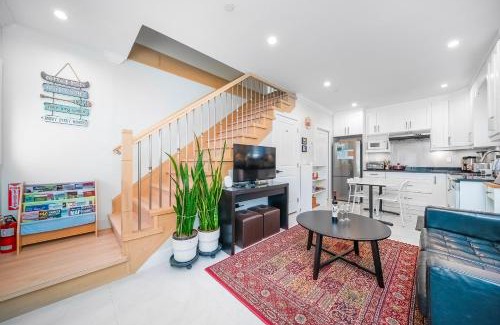 West Side Apartment | New laneway house near Airport, downtown, UBC