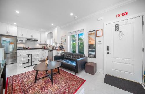 West Side Apartment | New laneway house near Airport, downtown, UBC