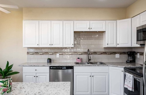 Reedsport House | *New Listing* Adorable in town cottage, pet friendly, close to dunes, beach, river and restaurants