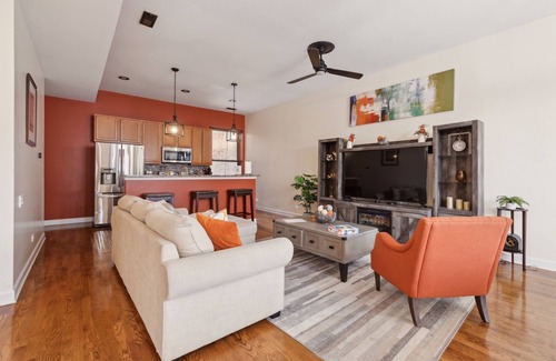 Grand Boulevard Condo | NEW LISTING! Apartment Near Downtown & UChicago by RedAwning