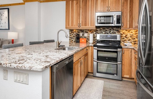 Avon Condo | New Listing! Avon Stay | Gondola Access | Nottingham Lake & River Trail