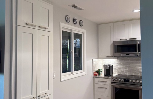 West Beach Cottage | New Listing Charming cottage on lagoon with distant beach view-near Cougar Point