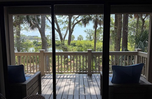 West Beach Cottage | New Listing Charming cottage on lagoon with distant beach view-near Cougar Point
