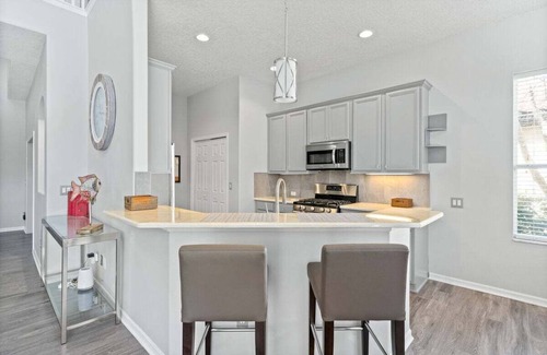 Reunion House | NEW LISTING - Golf course view , DVR, pool hot tub, movie theatre, resort pools.