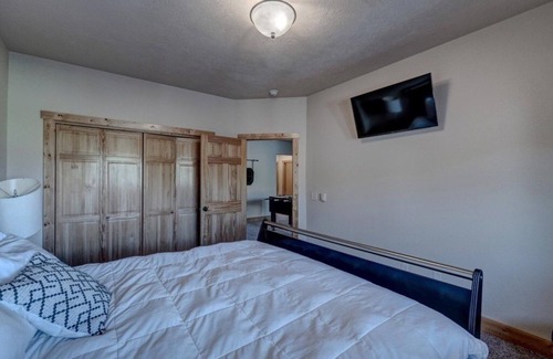 Lead Ski Chalet | NEW LISTING! Homesteak 3 BR Chalet at Terry Peak with Outdoor Hot Tub - Sleeps 14 by RedAwning