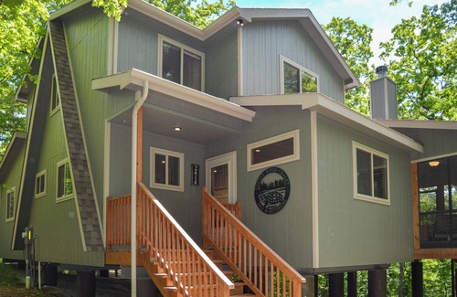 Innsbrook Ski Chalet | New Listing! Huge Custom 4-bedroom Chalet in Innsbrook Resort - Pet Friendly!