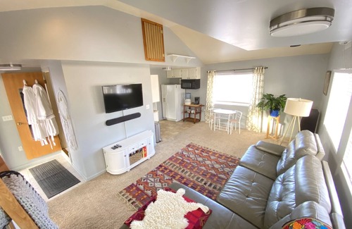 Denver House | NEW Listing! Inner city but quiet neighborhood Entire Guest House