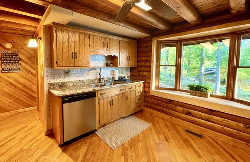 Lake Norman of Catawba Cabin | New Listing! Lakefront Cabin | Lake Norman | Sleeps 10 | Large Deck | Kayaks!