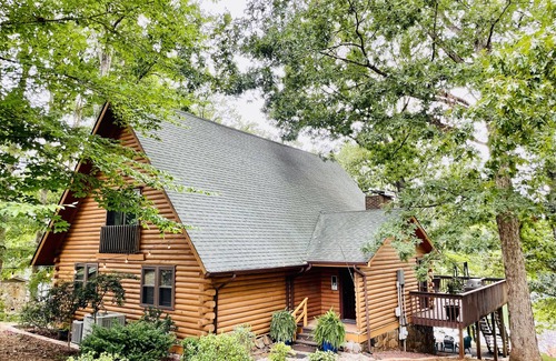Lake Norman of Catawba Cabin | New Listing! Lakefront Cabin | Lake Norman | Sleeps 10 | Large Deck | Kayaks!