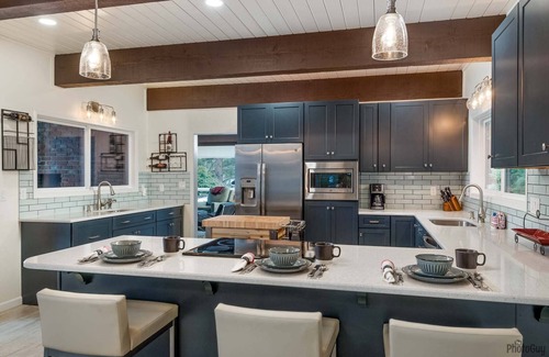 Dunes City House | *New Listing* Magnificent Lakefront Home With Private Dock, Hot Tub, Kayaks, Sauna, And Gas Grill