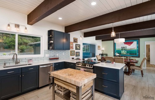Dunes City House | *New Listing* Magnificent Lakefront Home With Private Dock, Hot Tub, Kayaks, Sauna, And Gas Grill
