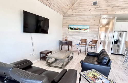 Flour Bluff House | New Listing! Near the Water with Private Pier, Boat Slip & Community Pool!