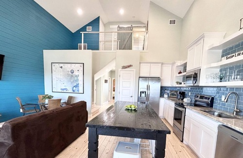 Flour Bluff House | New Listing! Near the Water with Private Pier, Boat Slip & Community Pool!