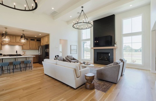 Wheatland House | New Listing! New spacious 6-bedroom in Norman!