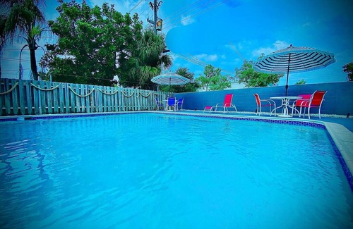 Deerfield Beach House | New Listing! Secret Serenity! Pool! 5min to Beach!