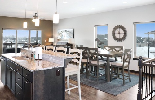 Spirit Lake House | New Listing! Spacious 4 bedroom at Bridges Bay!