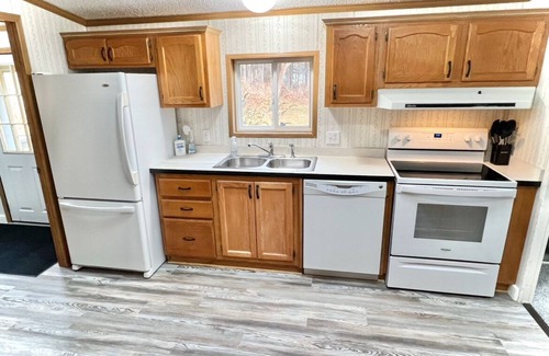Caseville House | New Listing! Spacious Remodeled home w/Fire pit only 3 minutes to the Beach!