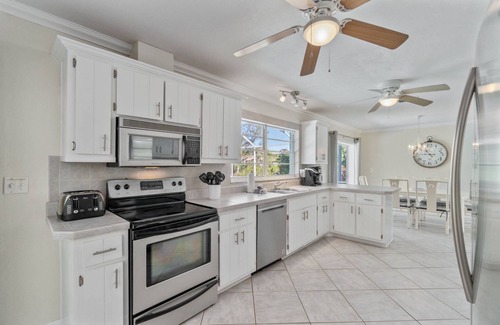 Marco Island House | New Listing Special ~ 10% off Sept Stays! Perfect Family Escape at Cozy Pool Home Close to Beach