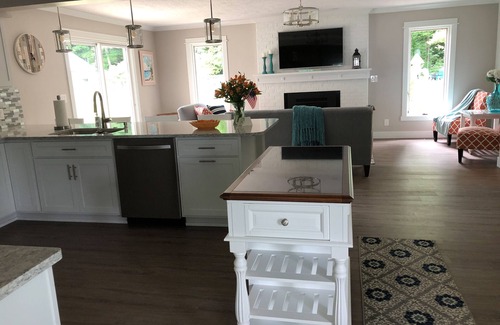 Traverse City House | NEW LISTING - West Bay View - Upscale newly renovated cottage on M-22