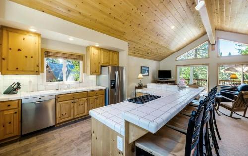 Talmont House | New Listing! Woodland Heights at Tahoe Park- Pet Friendly - Private Beach