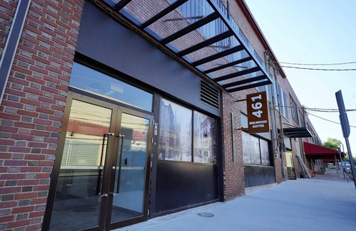 North Oakland Apartment | *New* Loft 5 min Shadyside/East Liberty Sleeps 8