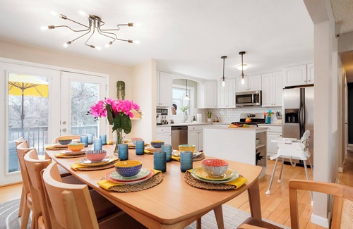 Club Crest House | NEW! LUX Home-Hottub-Firepit-Games-6TVs-13m to Den