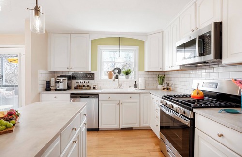 Club Crest House | NEW! LUX Home-Hottub-Firepit-Games-6TVs-13m to Den