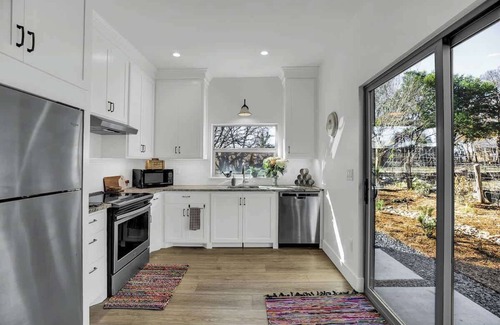 Fredericksburg House | New! Luxurious Home With Wine Cellar & Firepit!