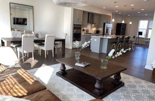 Chantilly House | New Luxury 3 BEDR, Entertainment Kitchen, Work from Home, Sought After