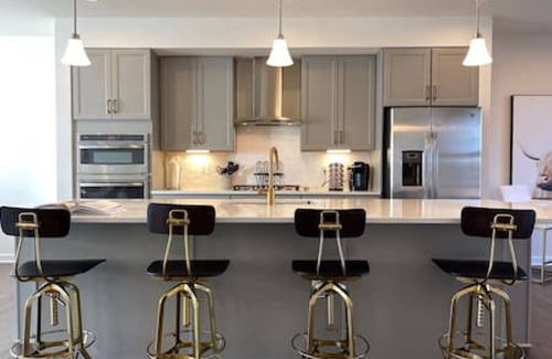 Chantilly House | New Luxury 3 BEDR, Entertainment Kitchen, Work from Home, Sought After