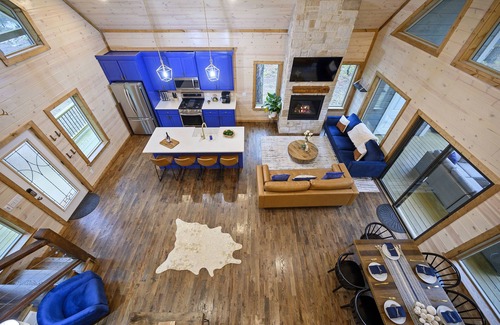Pickens Cabin | NEW Luxury Cabin. Five-Star Reviews. Sleeps 10, 2 Masters, loft, 2 decks