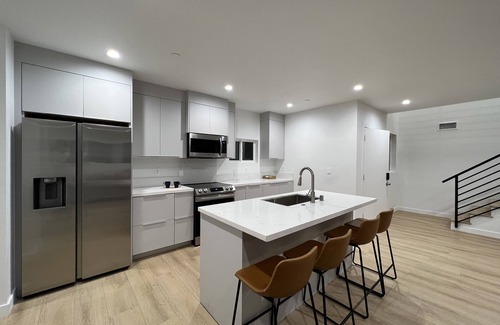 Los Angeles Villa | New Luxury Home with DTLA Views - Ideal for Groups