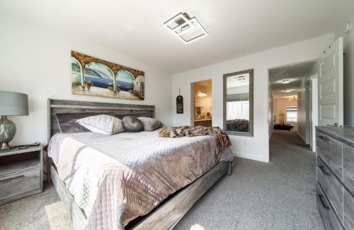 Southwest Edmonton House | New Luxury House in South Edmonton Near Airport