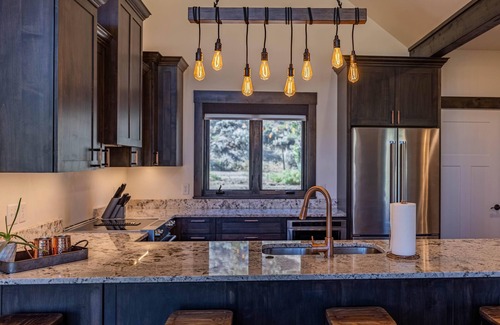Wapiti House | New Luxury Mountain Modern Cabin Near Yellowstone
