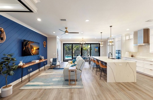 Southgate House | New Luxury Pool Home by Siesta/Downtown Sarasota