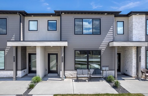 American Fork House | New Luxury Townhome near Utah Lake! Mountain View’s. Family Friendly amenities!