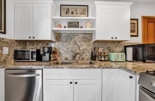 Los Gatos Other | NEW! May’s log cabin luxury studio farm stay.