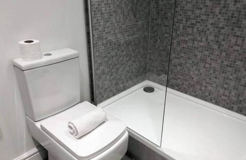 Manchester City Centre Apartment | NEW & MODERN ★ 13min to City Centre ★ FREE Parking