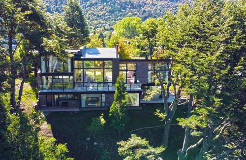 Villa Arelauquen House | New Modern Home: Golf, Polo, Near Catedral Ski