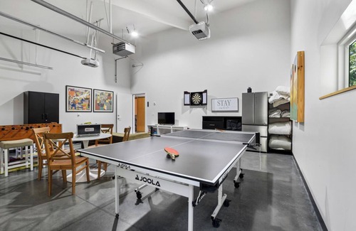 Portage House | New Modern Cabin, Hot Tub & Kayaks on WI River near Devil’s Lake & WI Dells