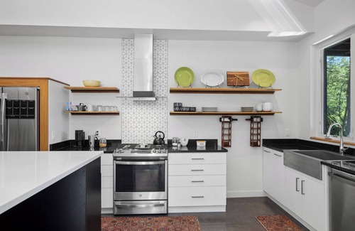 Portage House | New Modern Cabin, Hot Tub & Kayaks on WI River near Devil’s Lake & WI Dells