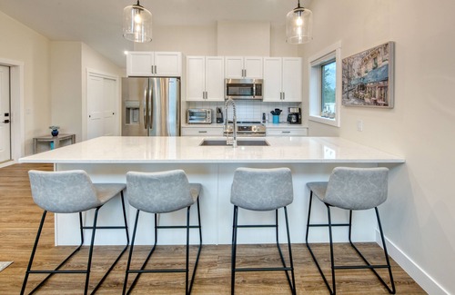 East Kootenay Cabin | New Modern Family Friendly Cabin Close To The Beach, Golf Courses & Hot Springs